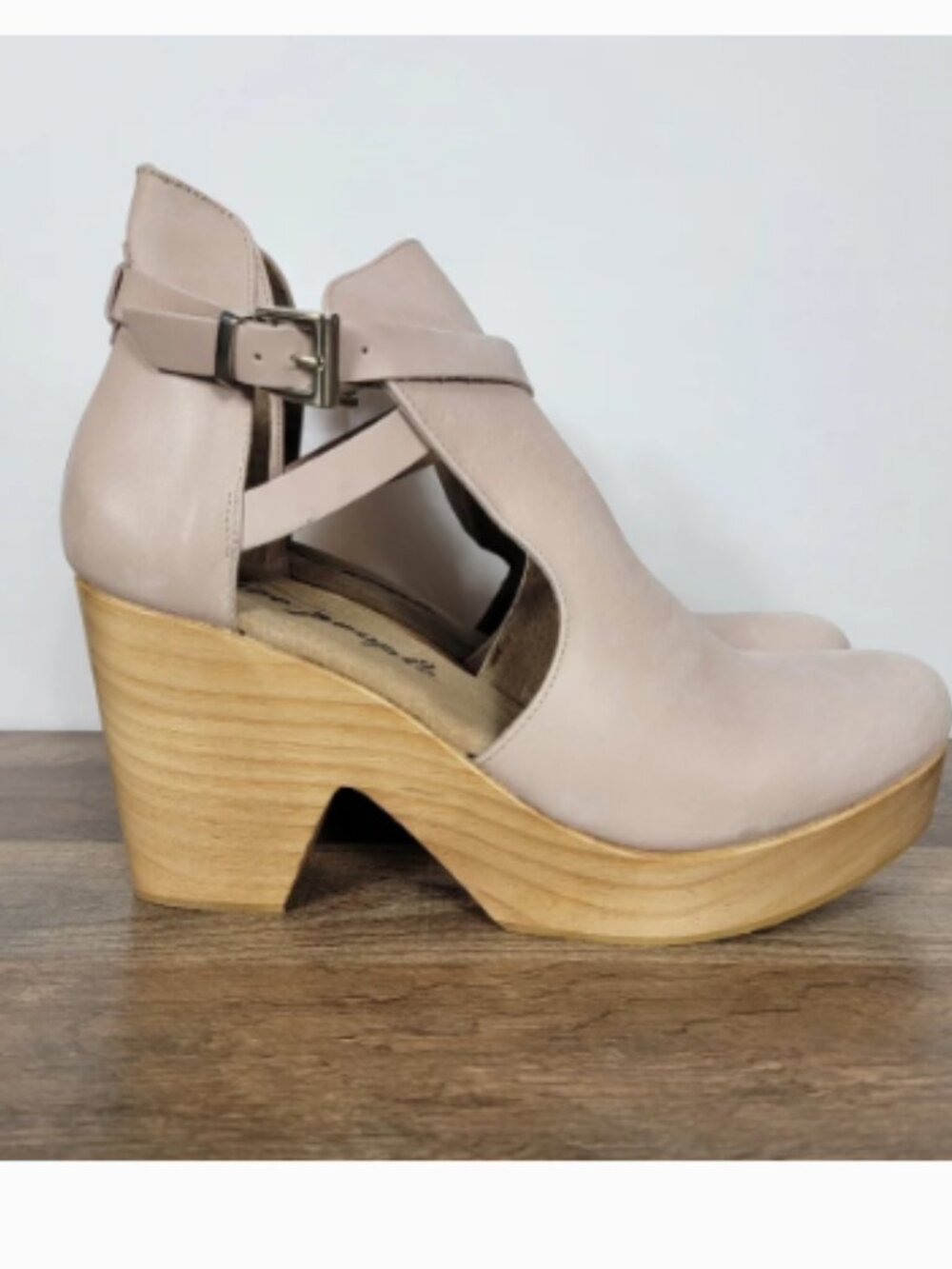 Free People Light Pink Crossover Buckle Ankle Strap Women Platform Heeled Clogs